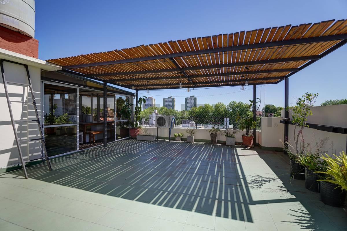 VENTA PH EN VILLA REAL PRIMER PISO CON TERRAZA Y QUINCHO — foto 1