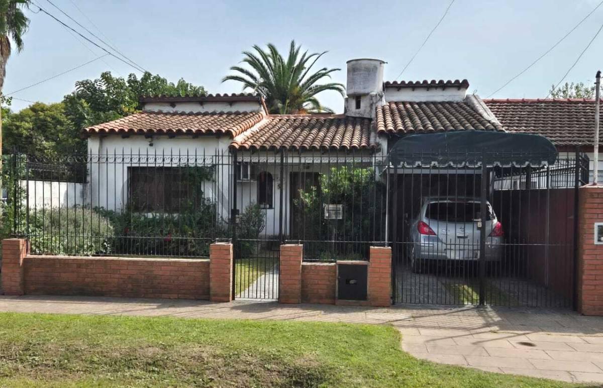 Casa quinta 5 ambientes c/cochera/2 baños/Pileta/quincho/Juego para Niños. Paso del Rey — foto 1