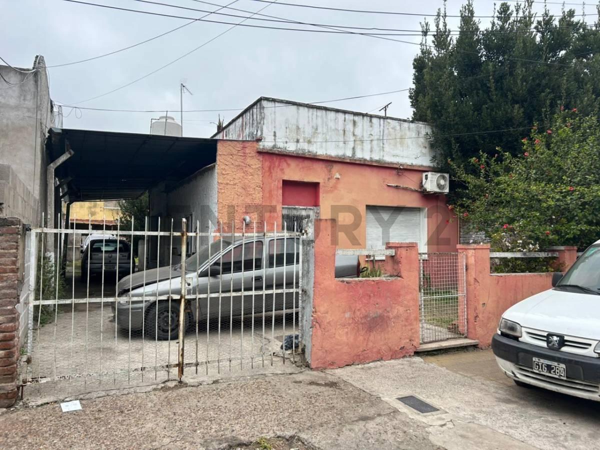 VENTA Lote 10 x 31 aprox. con casa y pileta — foto 1