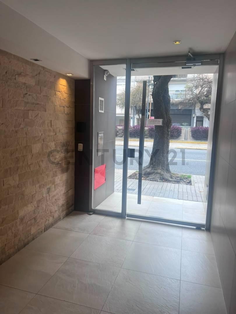 2 ambientes, con patio descubierto de uso exclusivo, y baulera — foto 1