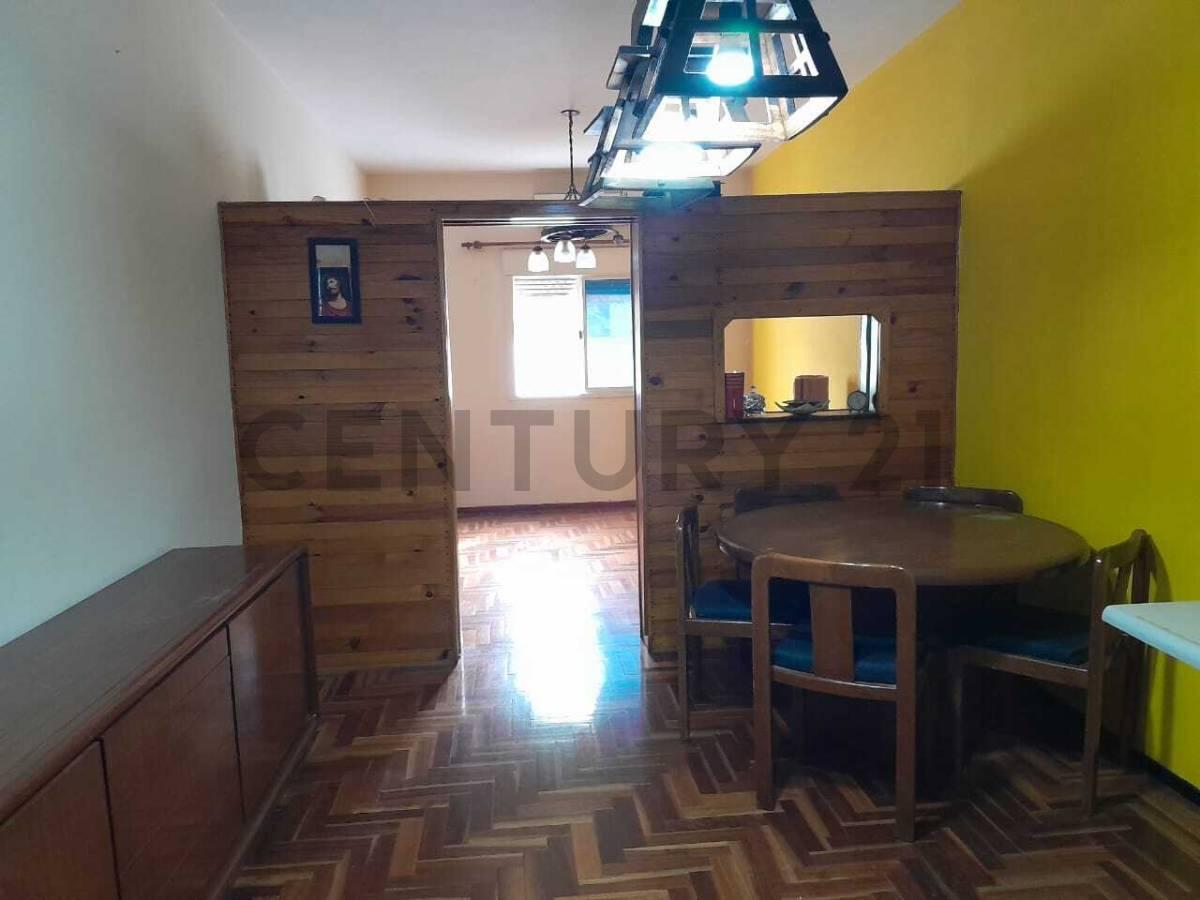 Monoambiente en alquiler en Lomas del Mirador con patio interno — foto 1