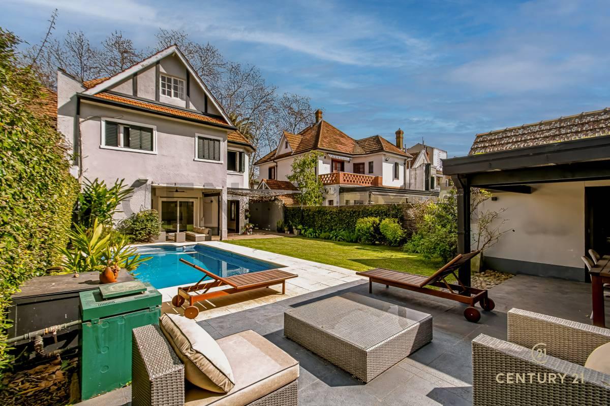 ESPECTACULAR CASA DE ESTILO EN OLIVOS QUINTA PRESIDENCIAL – 3 PLANTAS, PILETA Y QUINCHO — foto 1