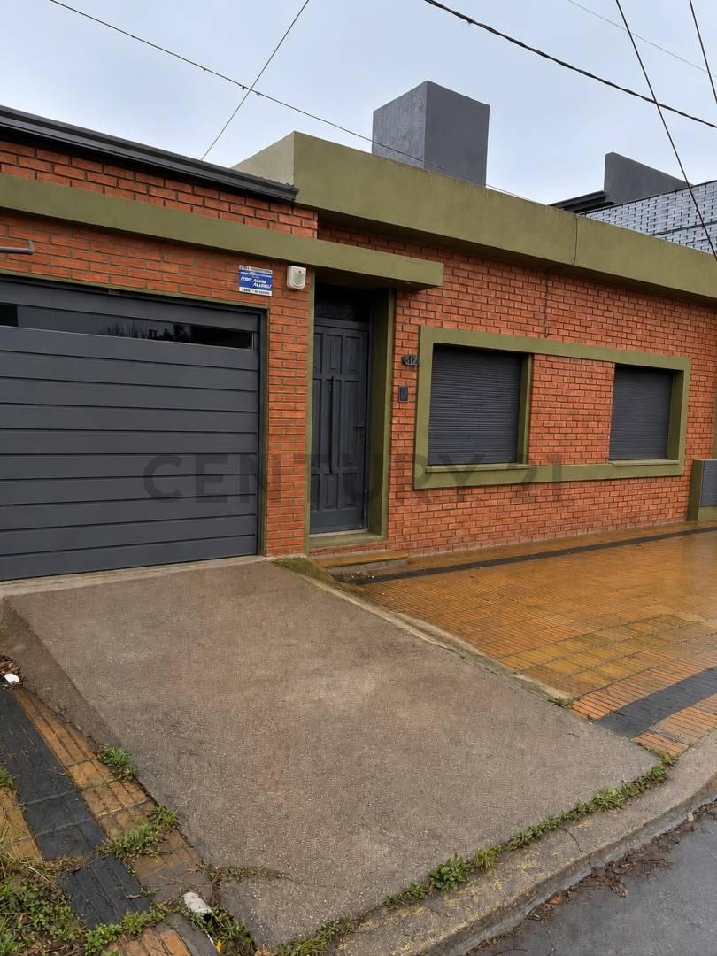 Casa en venta con cochera en pleno centro — foto 1