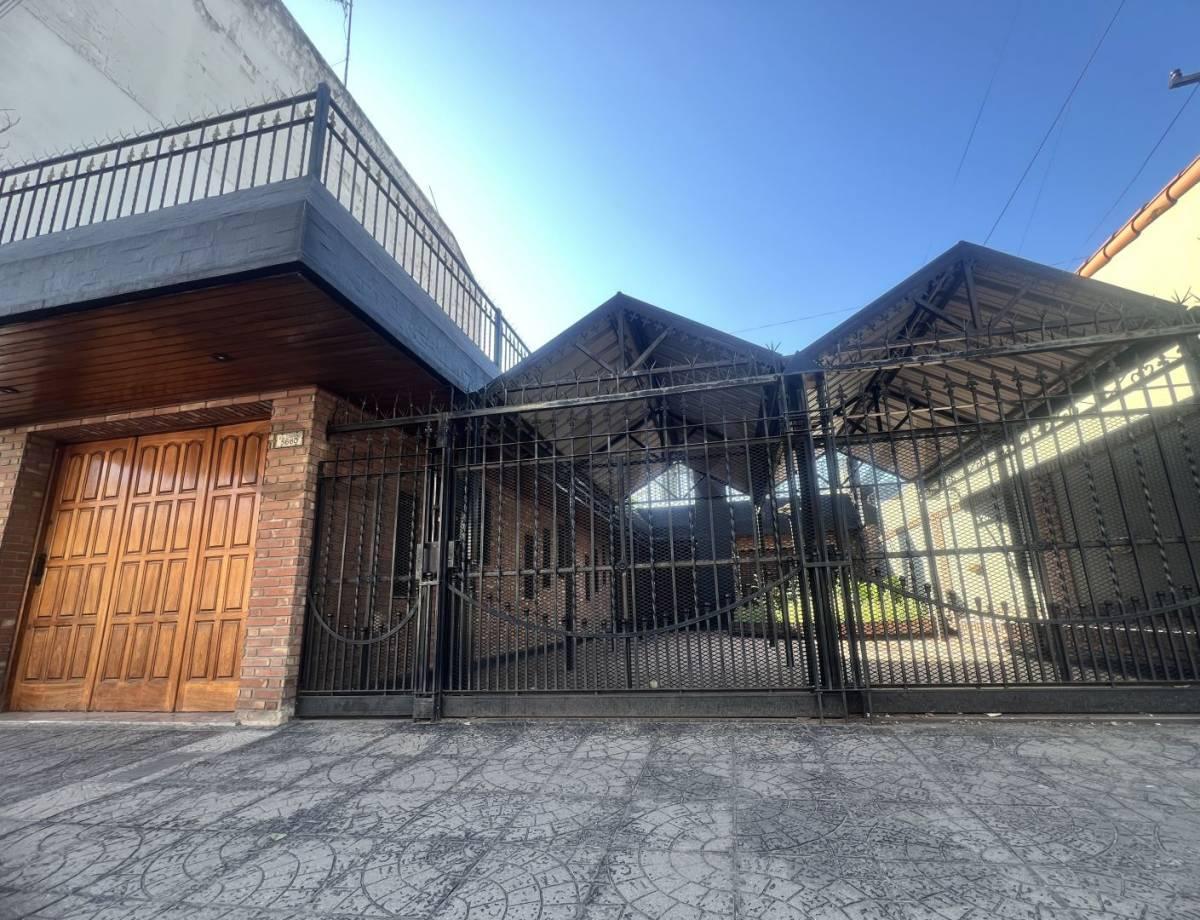 Casa 4 ambientes en venta en la Matanza con Jardín — foto 1