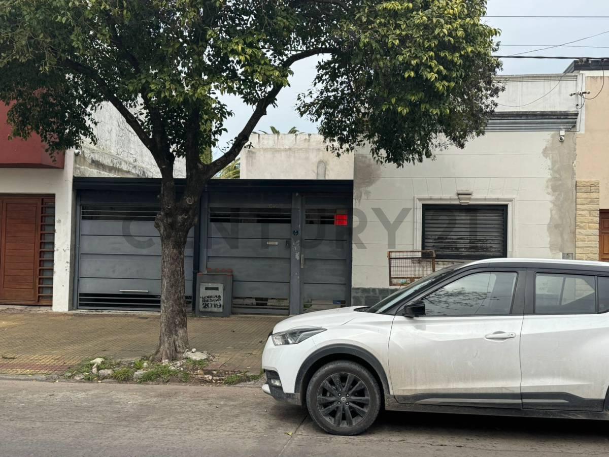 CASA A LA VENTA 2 DORMITORIOS IDEAL PARA RECICLAR — foto 1