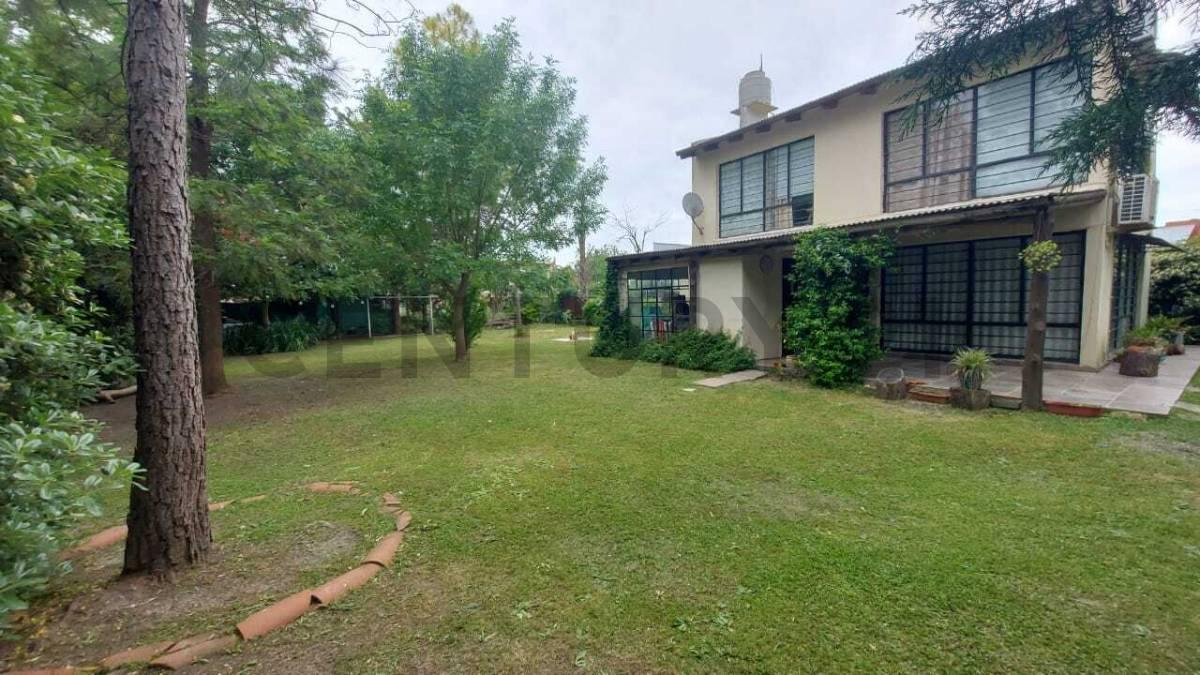 Casa en alquiler 2 dormitorios en Villa Elisa — foto 1