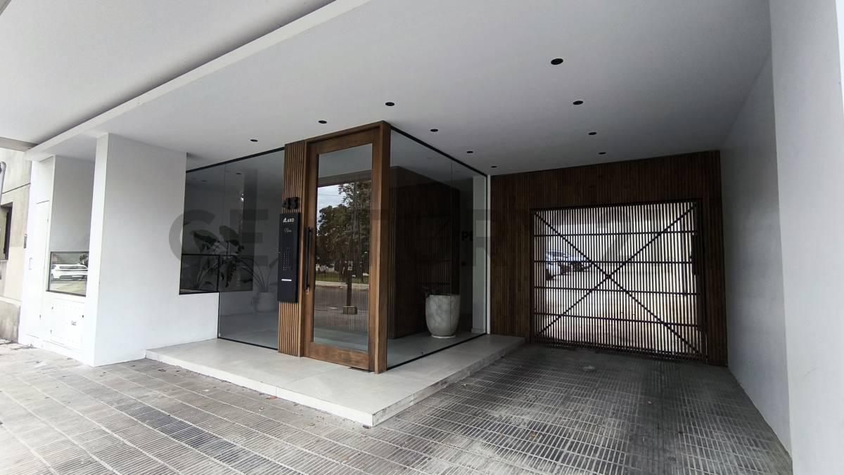 Departamento de 1 dormitorio FRENTE a PLAZA en ALQUILER — foto 1