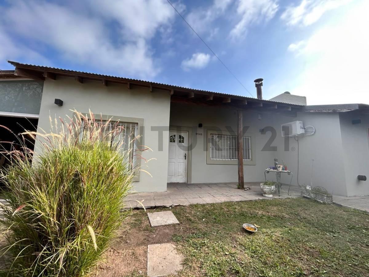 CASA 2 DORMITORIOS EN ALQUILER EN SICARDI CON PILETA — foto 1