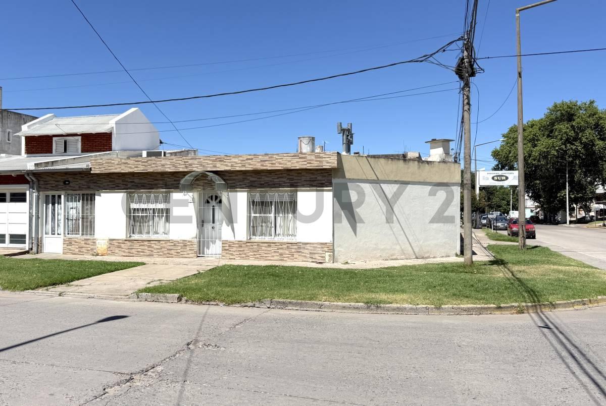 CASA 3 DORMITORIOS FRENTE A TERMINAL VENADO TUERTO — foto 1