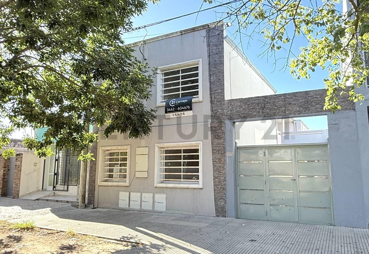 Departamento de 2 dormitorios con cochera y parrillero en zona tranquila. VENADO TUERTO. — foto 1