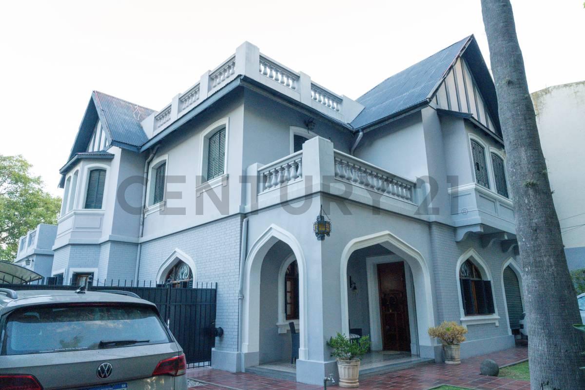 Imponente casa de categoria en pleno centro - Venado Tuerto — foto 1
