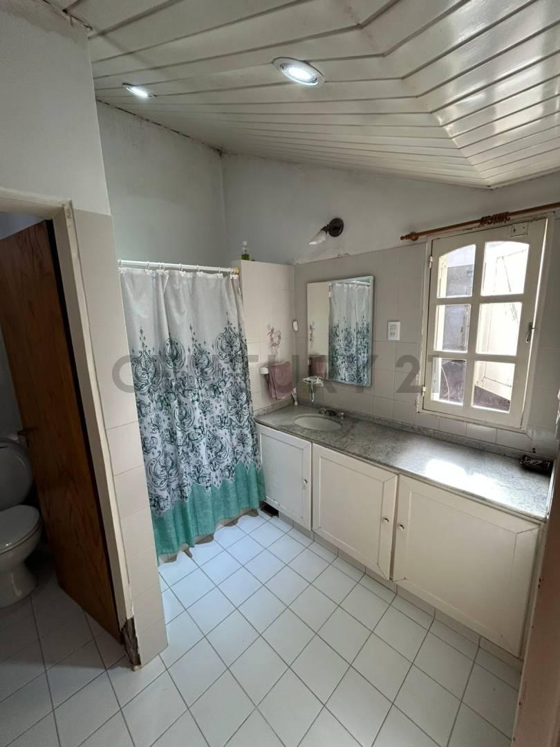 VENADO TUERTO - CASA DE 3 DORMITORIOS A METROS DE AV. JORGE NEWBERY — foto 1