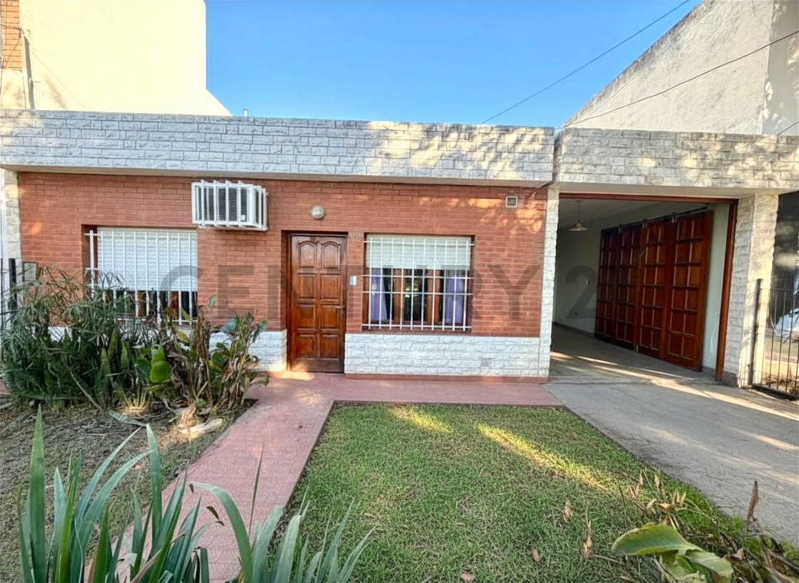 IMPECABLE CASA LISTA PARA MUDARSE | 2 dormitorios, amplio patio y doble cochera. VENADO TUERTO — foto 1