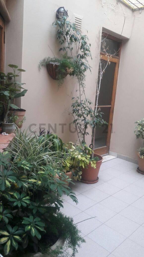 Casa dos plantas céntrica — foto 1