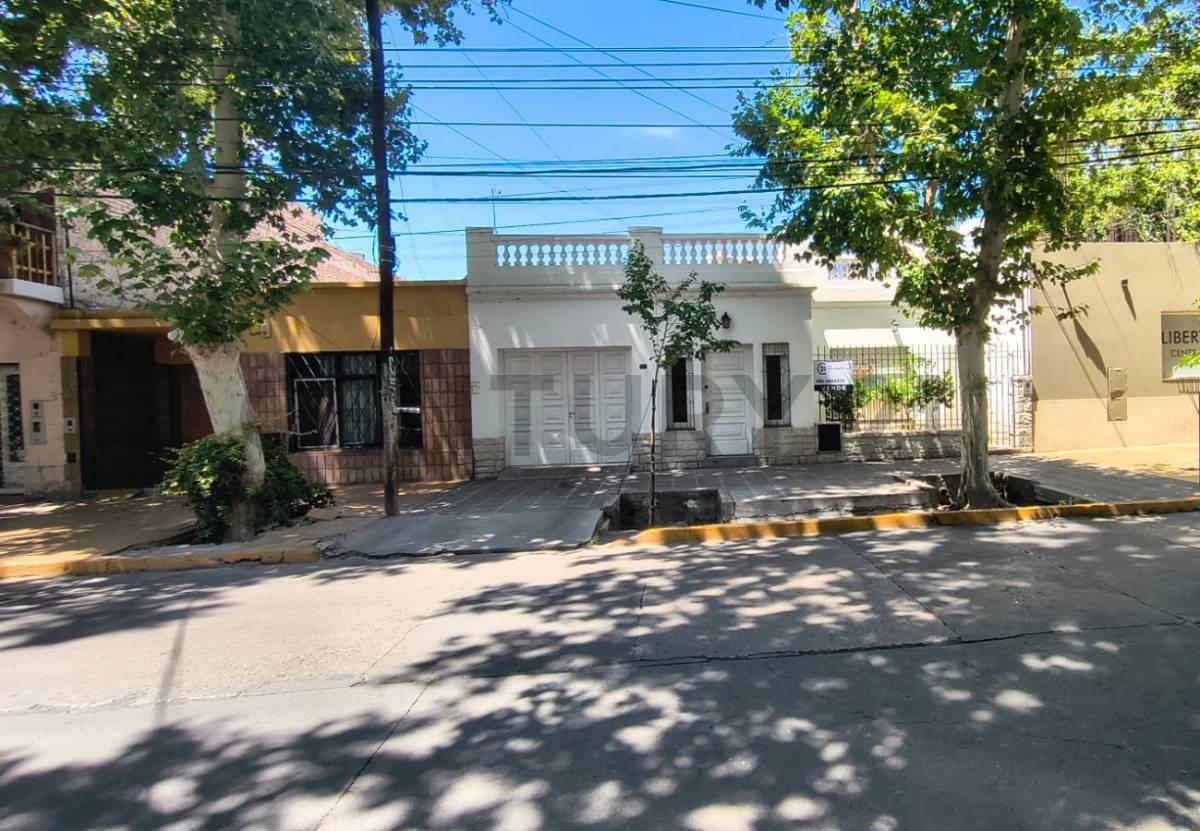 Casa Céntrica de Categoría -Excelente Estado y Ubicación — foto 1