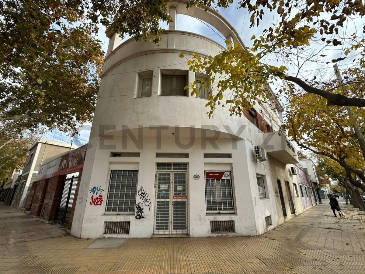 Venta de salón comercial y 2 departamentos - Excelente ubicación centro — foto 1