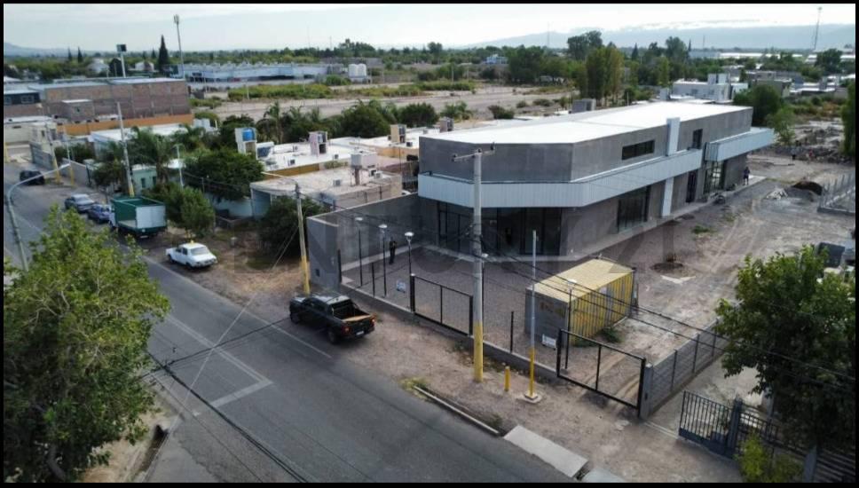ALQUILER DE LOCAL COMERCIAL !!! UN ESPACIO A LA ALTURA DE GRANDES PROYECTOS — foto 1
