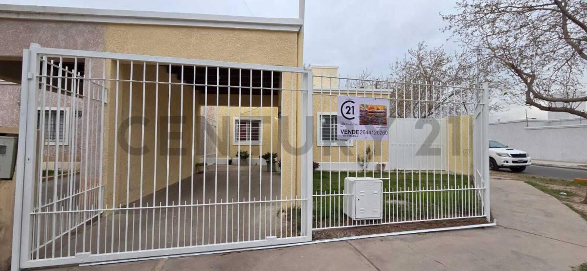 Casa familiar con excelente ubicación — foto 1