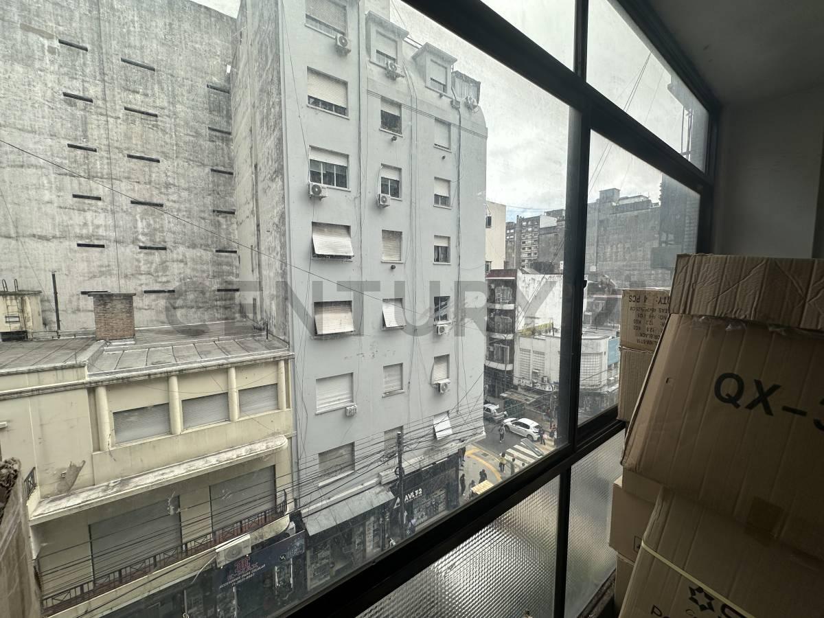 Venta Oficina en Once – Muy luminosa, ideal para depósito o subdividir el espacio. — foto 1