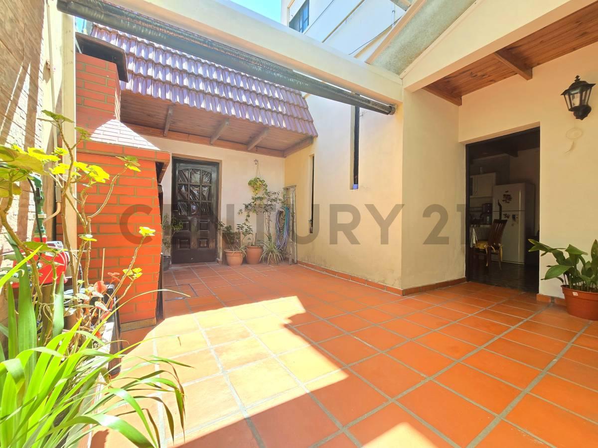 VENDEMOS PH 3/4 AMBIENTES CON PATIO, TERRAZA Y PARRILLA EN PARQUE AVELLANEDA — foto 1