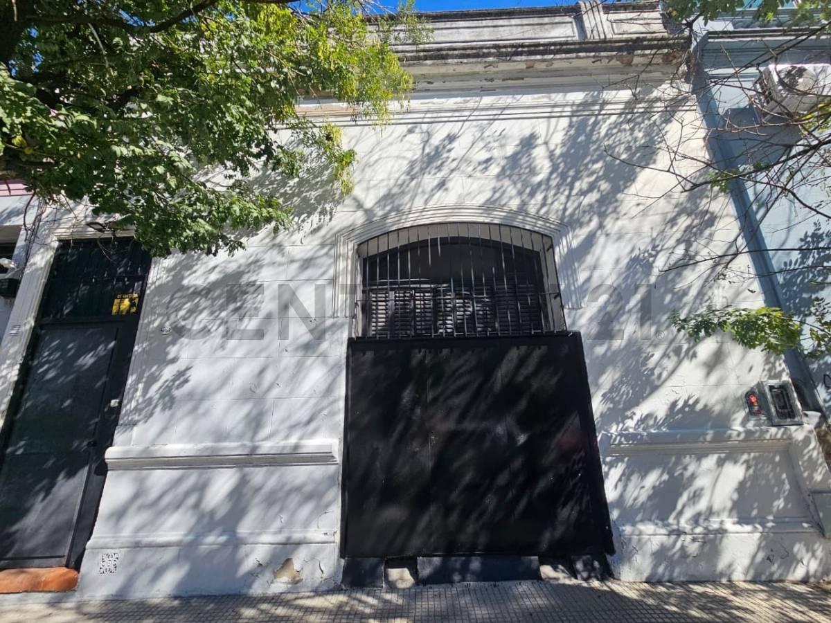 Vendemos Casa sobre Lote Propio en Palermo con Frente Independiente — foto 1