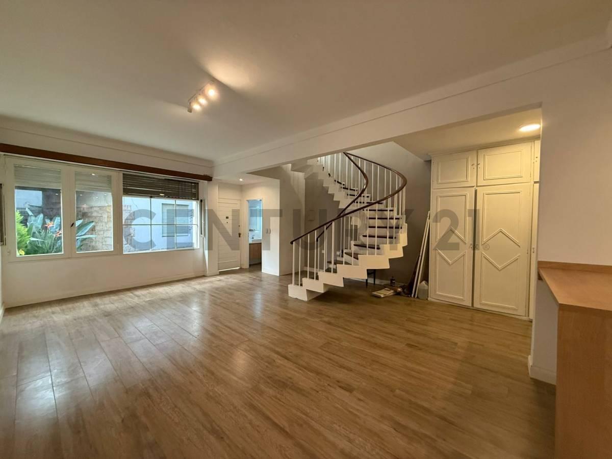 VENTA DÚPLEX 3 AMBIENTES CON BALCÓN Y PATIO EN FLORES — foto 1