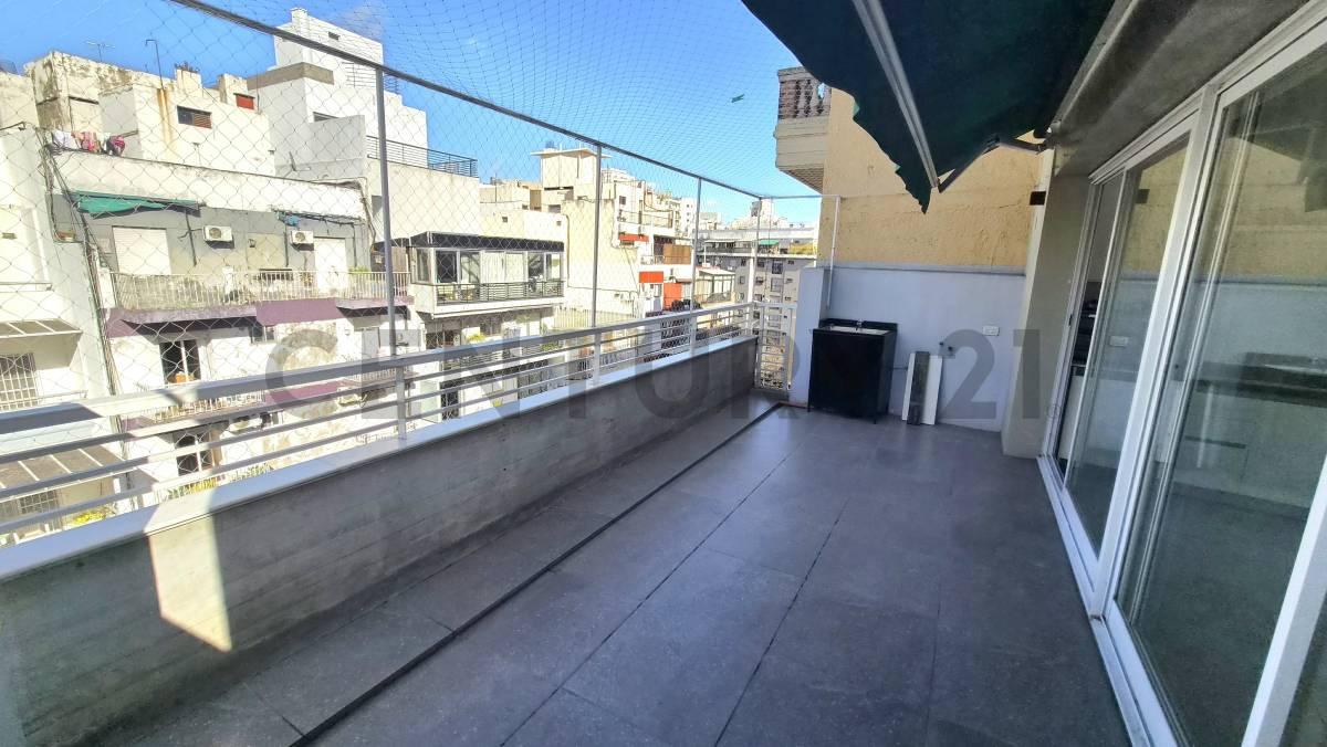 ALQUILER MONOAMBIENTE EN PISO AMPLIO CON TERRAZA EN BARRIO NORTE SUPER LUMINOSO — foto 1