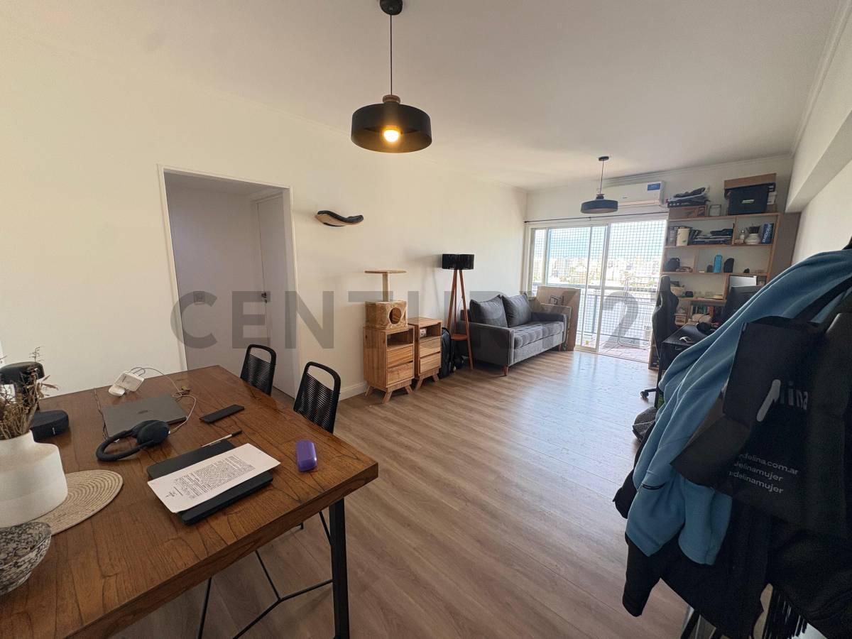 VENTA DEPARTAMENTO 2 AMBIENTES CON BALCÓN CORRIDO Y COCHERA EN PLAZA IRLANDA — foto 1