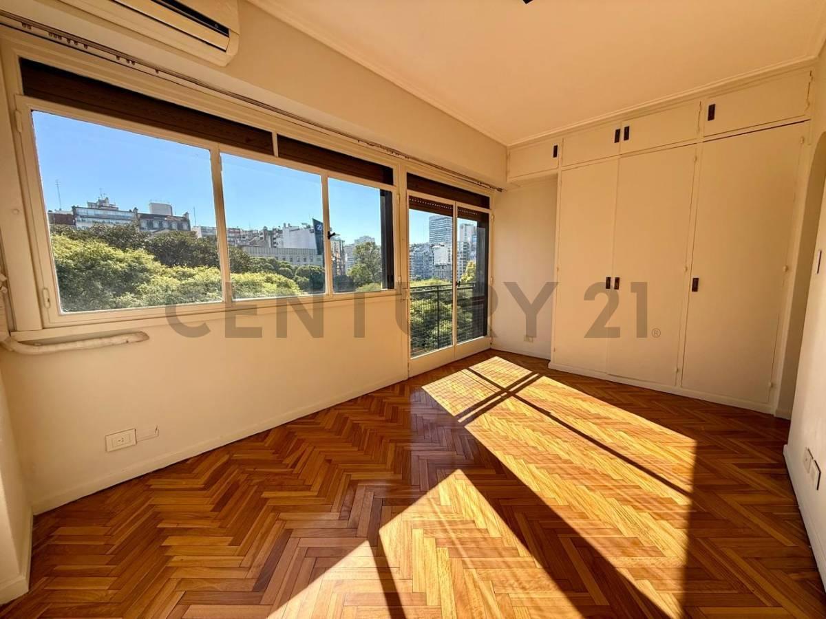 Venta departamento 3 ambientes y dependencia de servicio en Recoleta — foto 1
