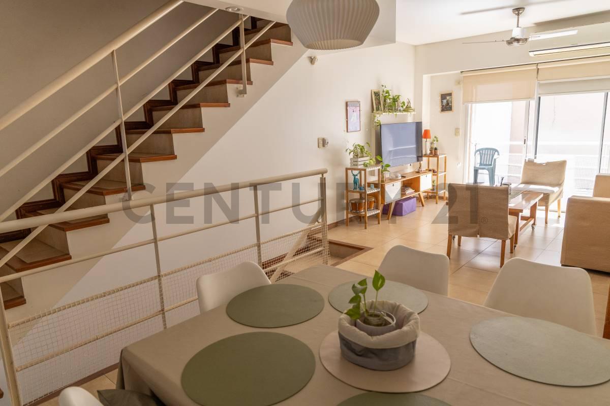 VENTA TRIPLEX 4 AMBIENTES EN LOMAS DE NÚÑEZ | PATIO + TERRAZA + COCHERAS | SIN EXPENSAS — foto 1