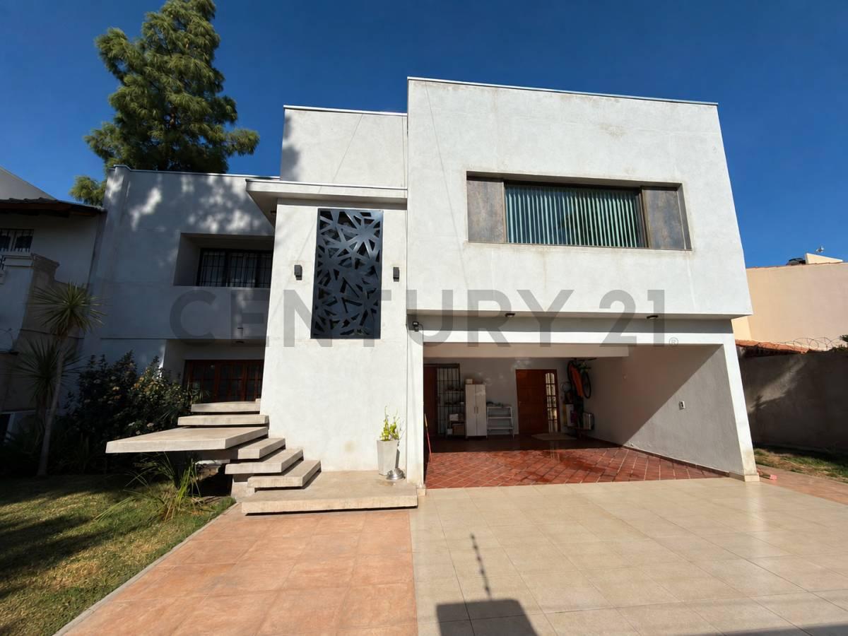 CASA DE CATEGORIA EN VENTA - VILLA NUEVA, GUAYMALLÉN — foto 1