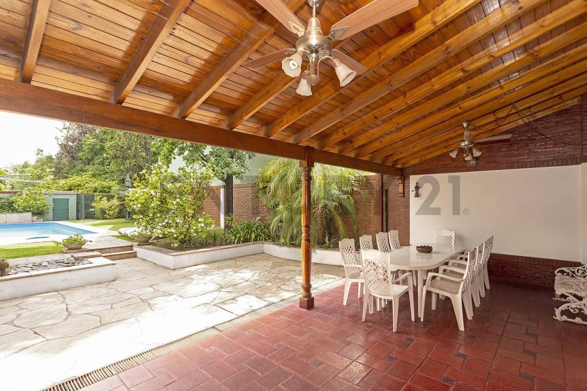 HERMOSA CASA EN VENTA EN MORENO CENTRO CON DETALLES DE CATEGORIA -APTA CREDITO — foto 1
