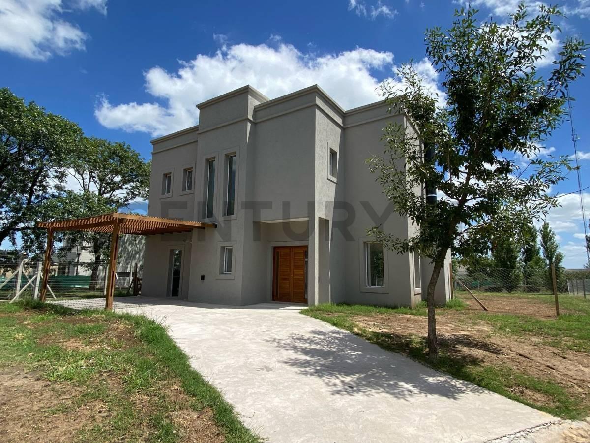 CASA CON PILETA CON FONDO A PULMON — foto 1
