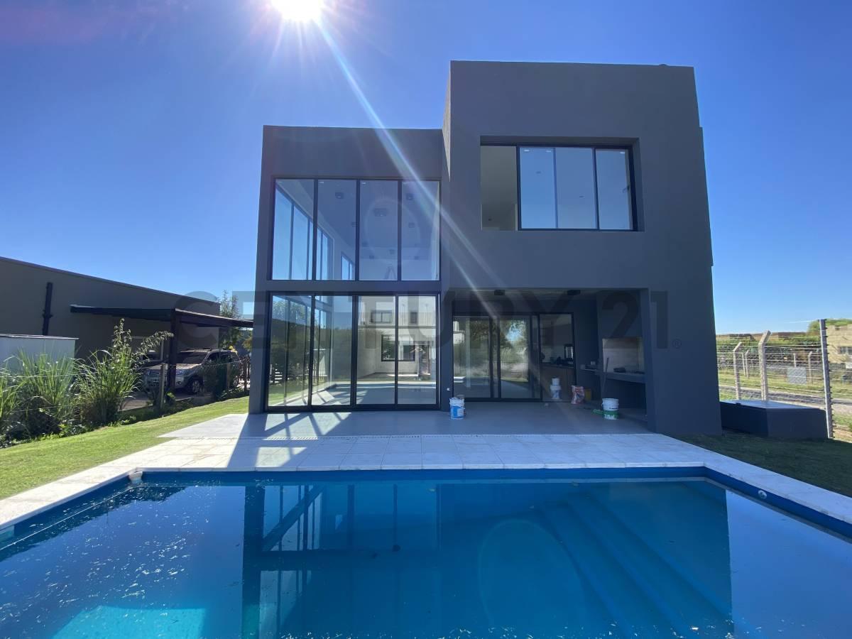 CASA CON PILETA SALA DE AUDIO/CINE EN SAN RAMON — foto 1