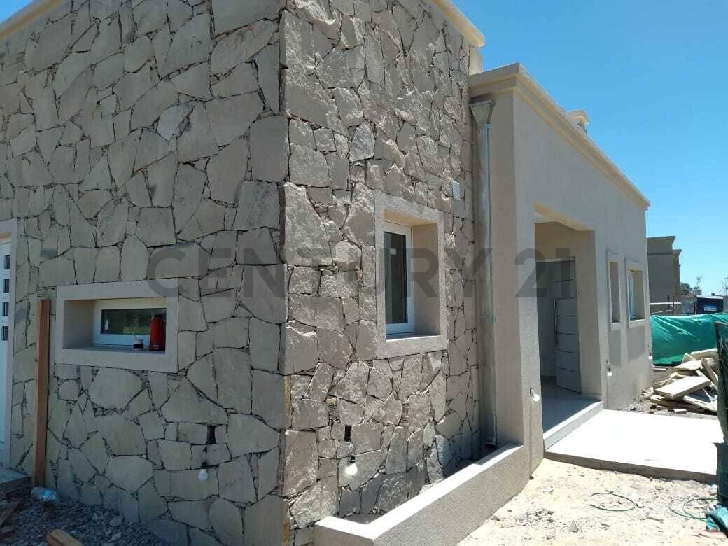 CASA CON PILETA EN SANTA SOFIA — foto 1