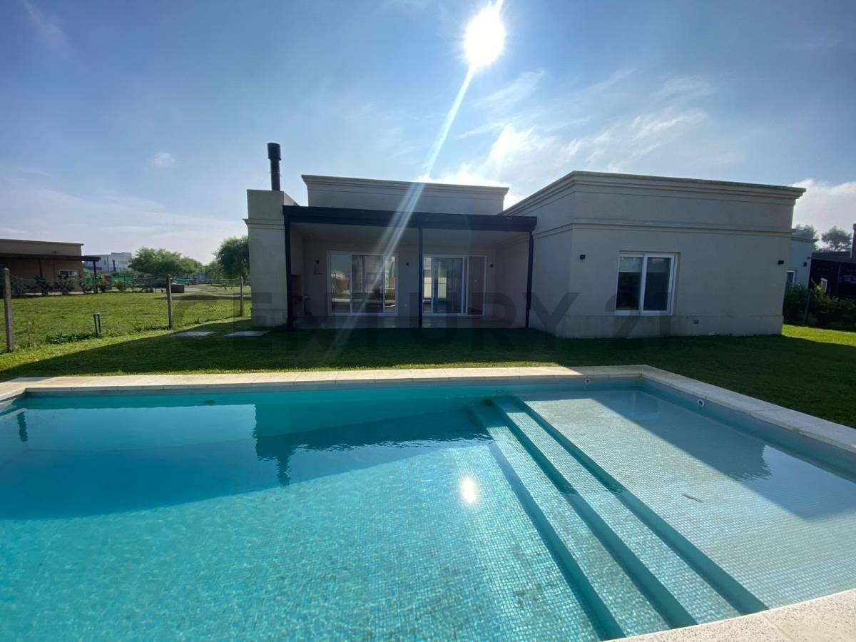 CASA CON PILETA PARQUIZADA EN SAN RAMON — foto 1