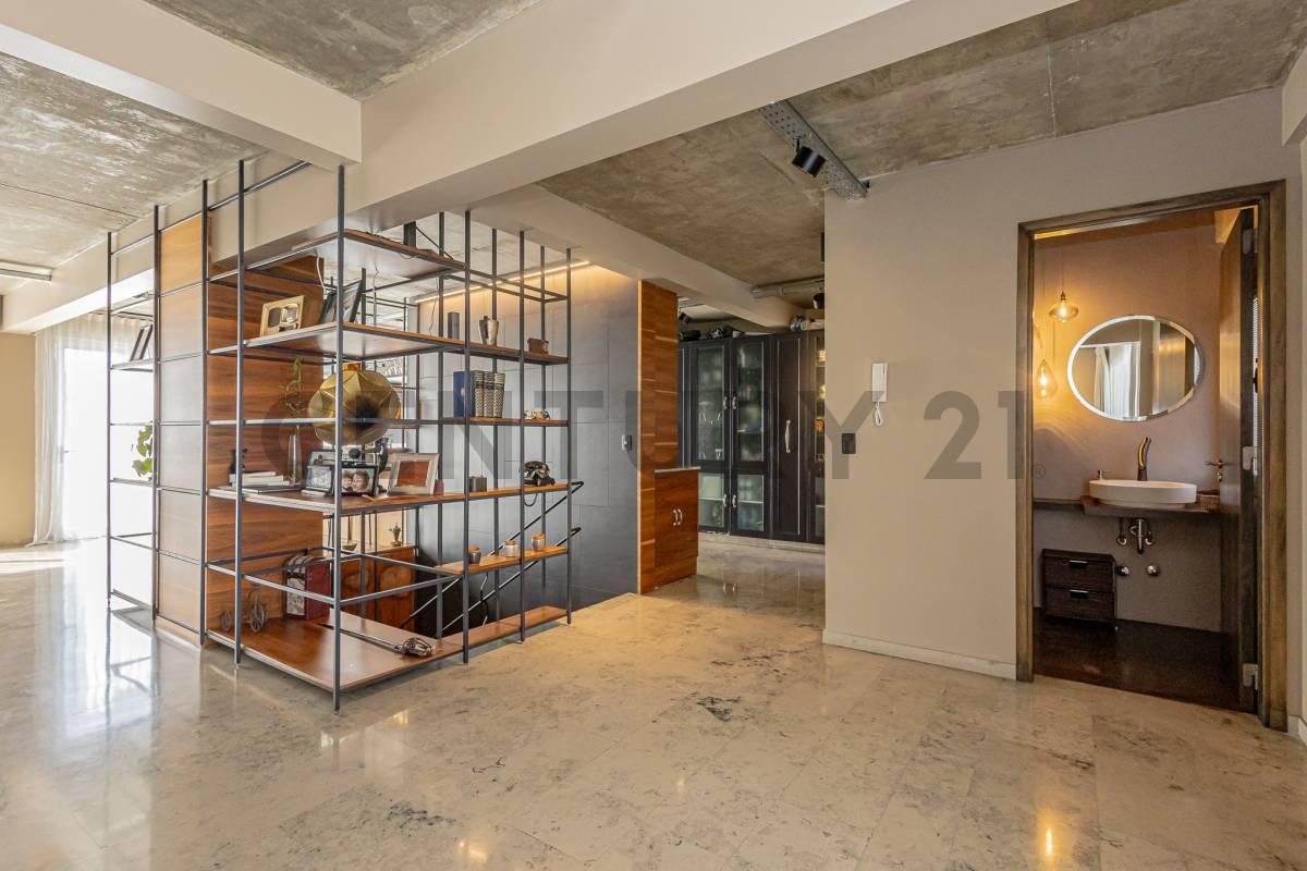 DEPTO. TRIPLEX 4 AMB C/ESP. GUARDACOCHE Y BAULERA DOBLE. BALCON ,TERRAZA Y QUINCHO . — foto 1