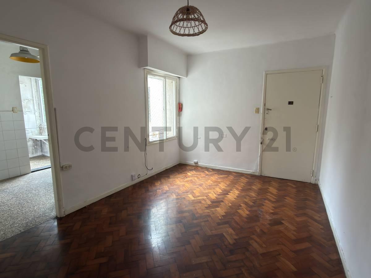 Departameto 3 ambientes al lateral en venta - San Telmo — foto 1
