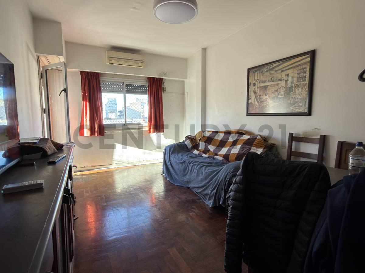 Villa Devoto- Departamento 3 ambientes al frente con balcón.- — foto 1