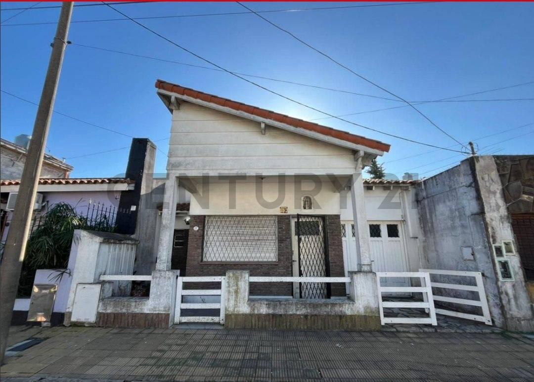 VENTA DE CASA 3 AMBIENTES, GARAJE, PATIO, EN MORÓN — foto 1