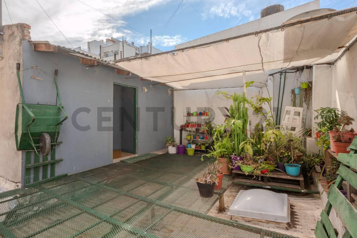 VENTA PH 3 AMBIENTES CON TERRAZA PROPIA EN FLORES - PERMUTA — foto 1