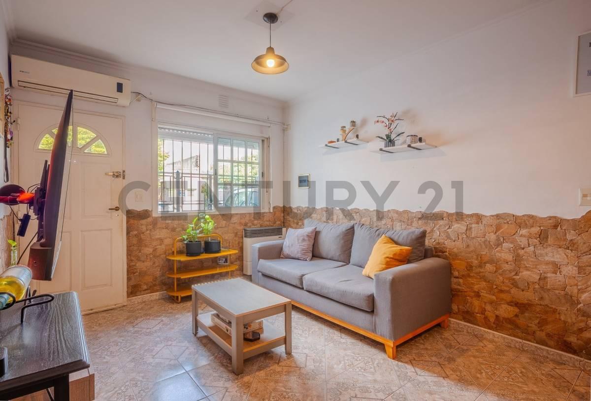 SE VENDE DUPLEX 3 AMBIENTES CON COCHERA Y PATIO APTO CREDITO — foto 1