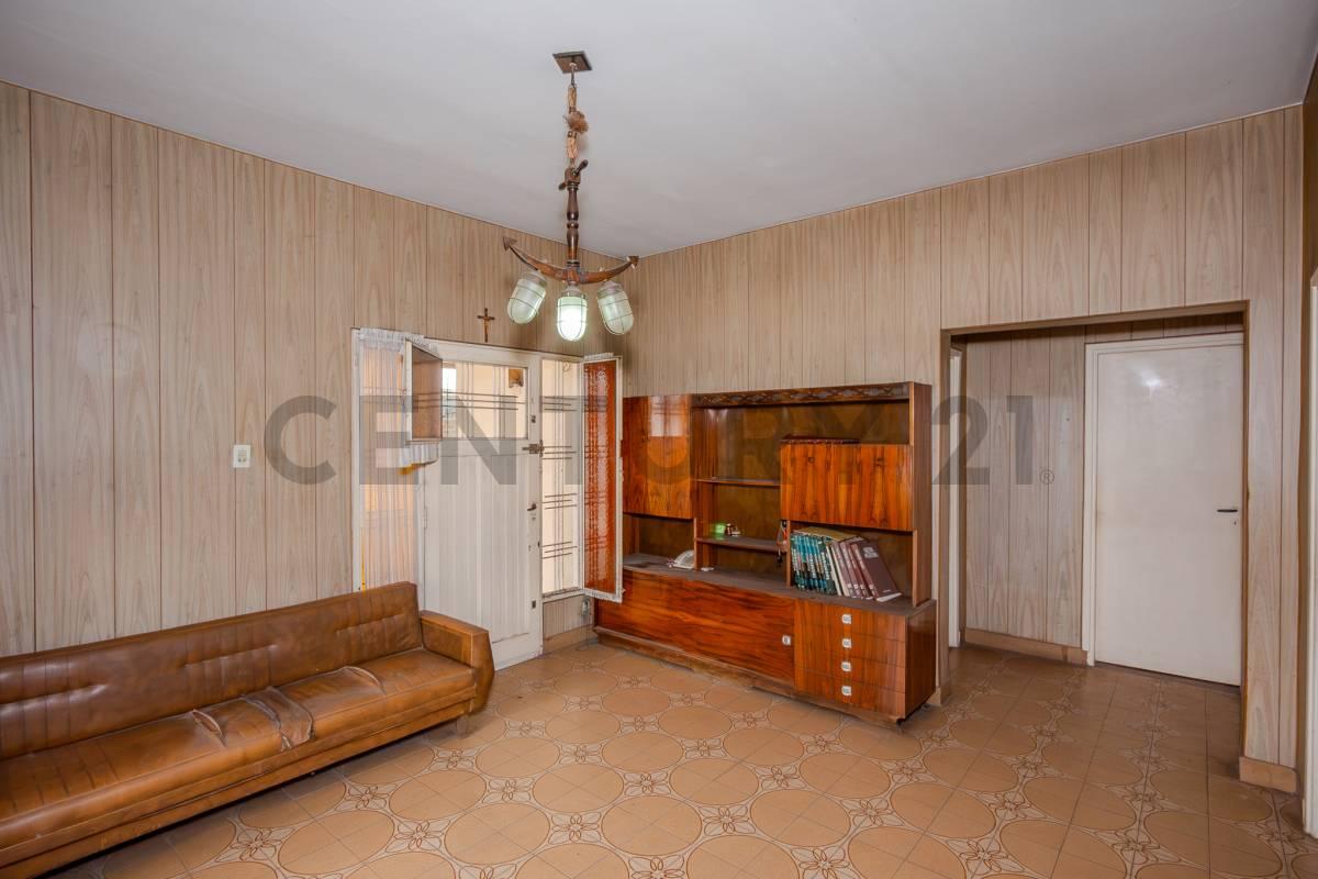 Casa 3 Ambientes con Garage y Altillo - Caseros Norte - acepta permuta — foto 1