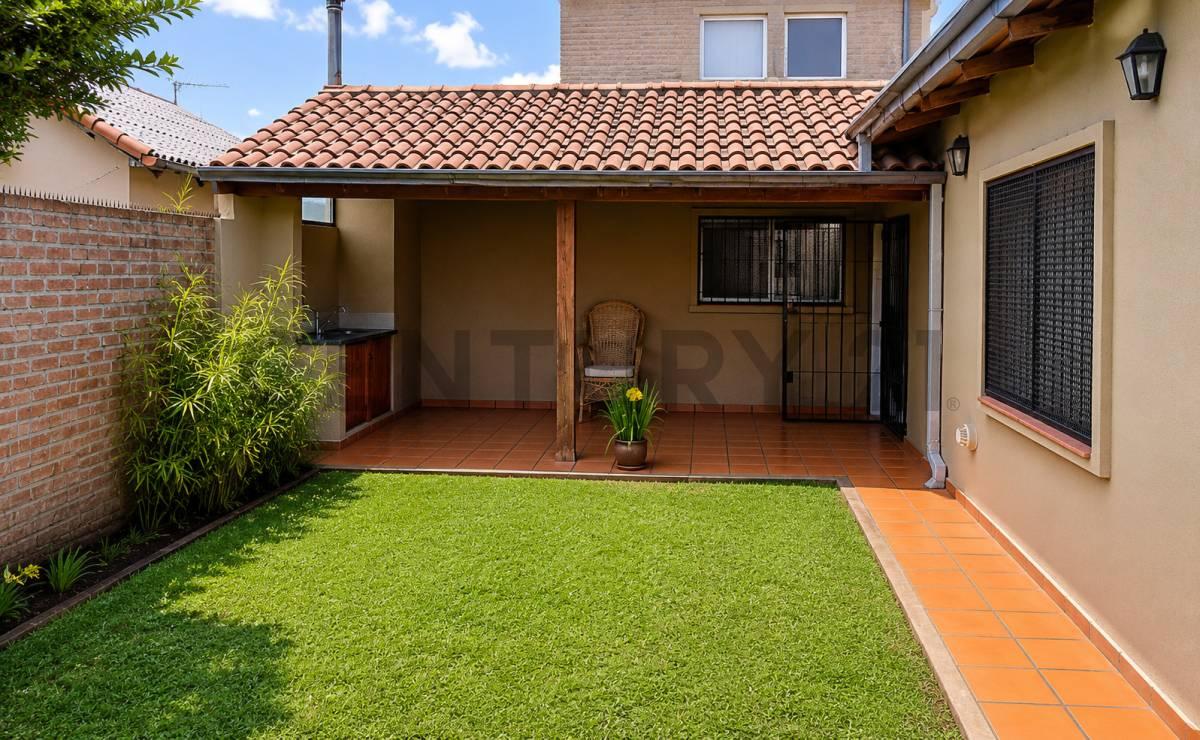 Venta PH 3 Ambientes Luis Guillón PB al Frente + Cochera + Jardín Lote 250m2 — foto 1
