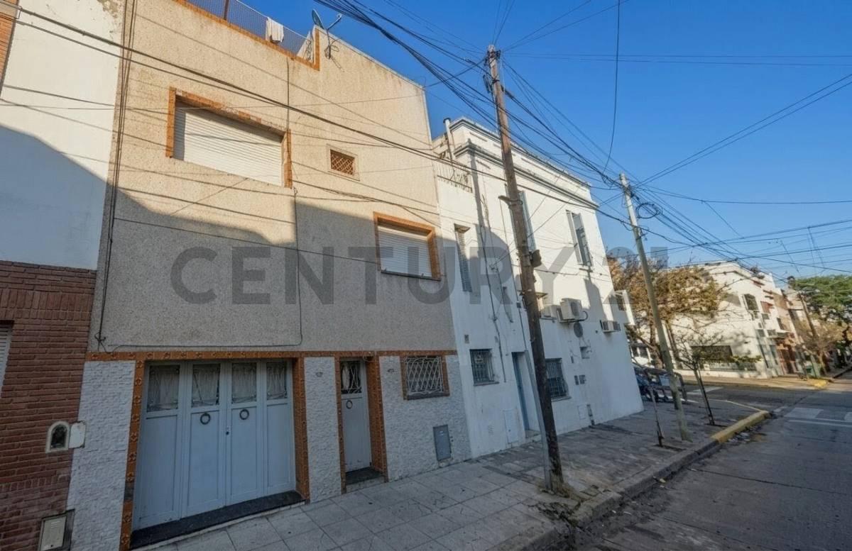 Venta Casa 3 Dormitorios a Refaccionar Liniers Patio, Balcón y Terraza. — foto 1