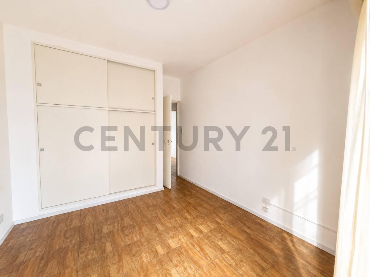 Venta 3 ambientes con patio y balcon corrido — foto 1