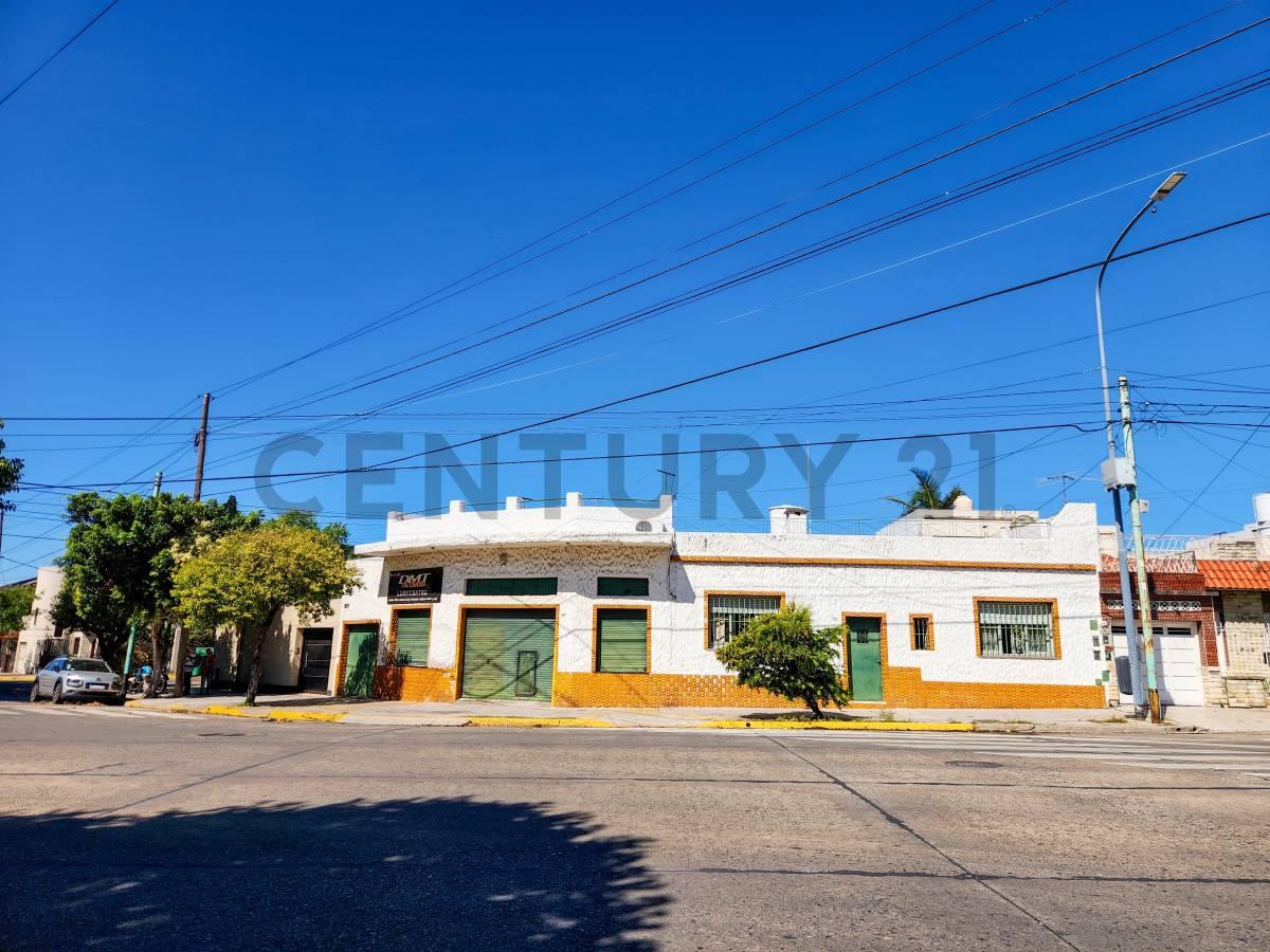 VENTA CASA DE 3 AMBIENTES | LOCAL COMERCIAL | TERRAZA | QUINCHO | COCHERA | PATIO — foto 1