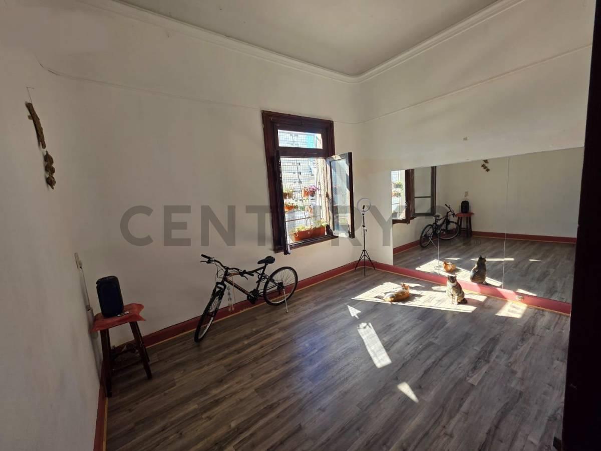 Venta - Departamento 3 ambientes – Balvanera – 63 m² – Luminoso – Sobre Av. Rivadavia — foto 1