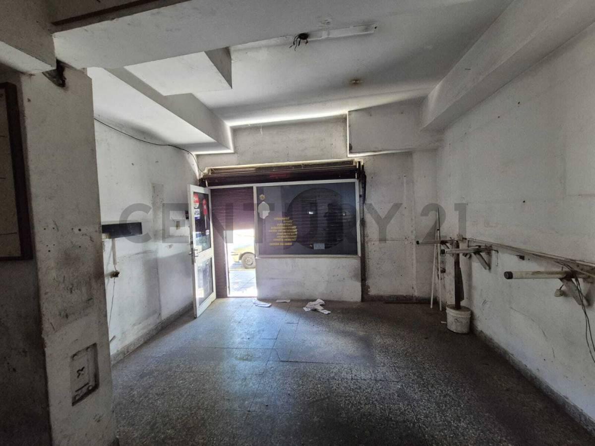 VENTA LOCAL THAMES A METROS DE WARNES — foto 1