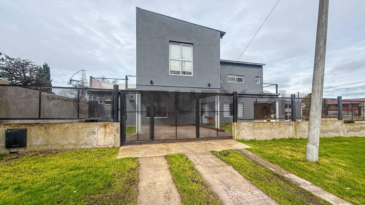Moderna casa de 3 ambientes con 2 baños, 150 m² cubiertos y amplio parque – Faro Norte — foto 1
